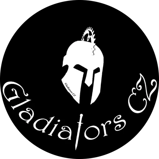 Logo Gladiators CZ – bílá sparťanská helma s ozubeným kolem na černém kruhu